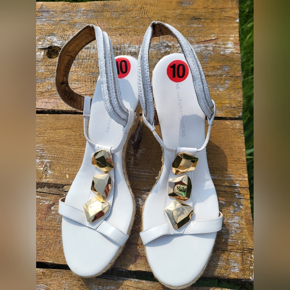 "White Leather Summer Sandals" Diane Von Furstenberg Sandals with T-Bar Design